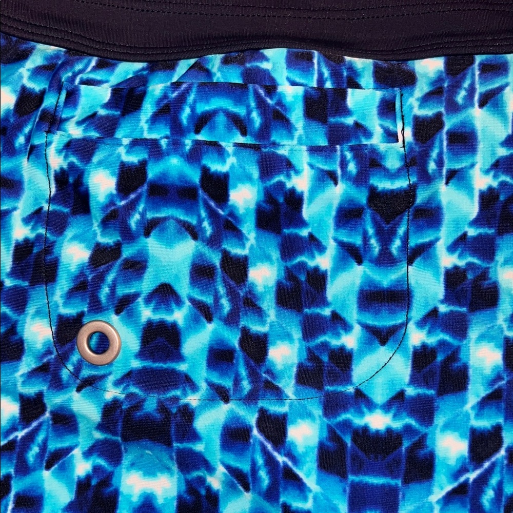 🆕 NWOT Athleta Blue/Navy/White Geometric Swim/Athletic Shorts Size L - Picture 7 of 7